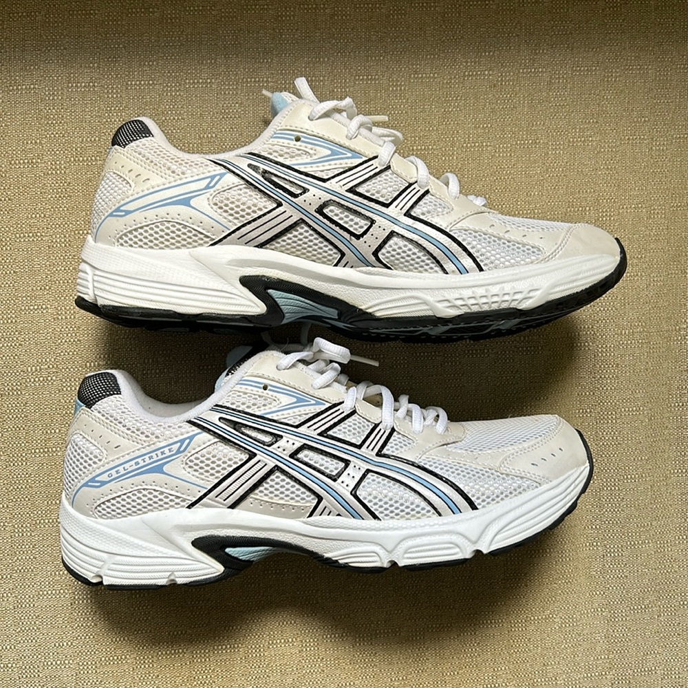 ASICS gel strike 2 sneakers - size 10